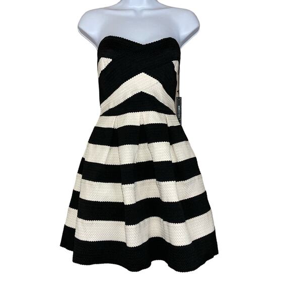 BCBG Max Azria Striped Fit And Flare Strapless Bandage Dress Size Medium M NWT - Picture 3 of 16